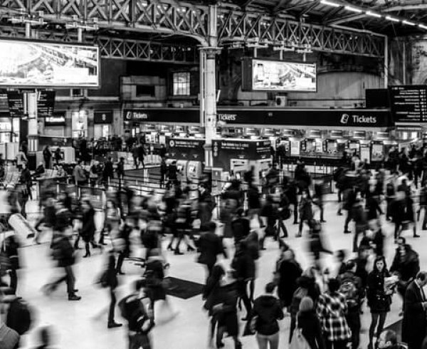 Snapshot of bodies walking through a Victoria station