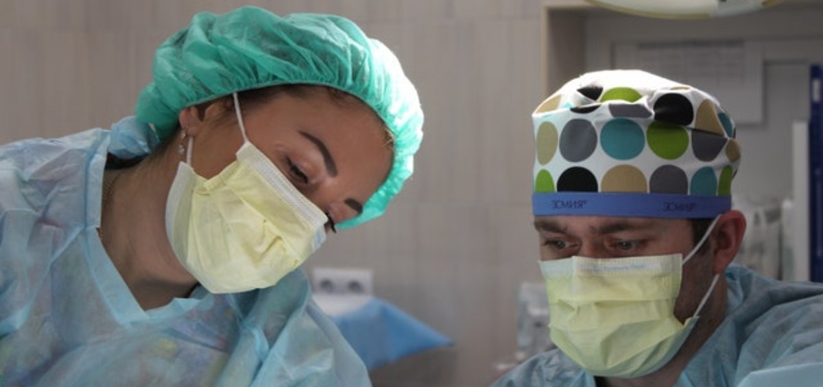 Doctors on 408 visa conducting an operation